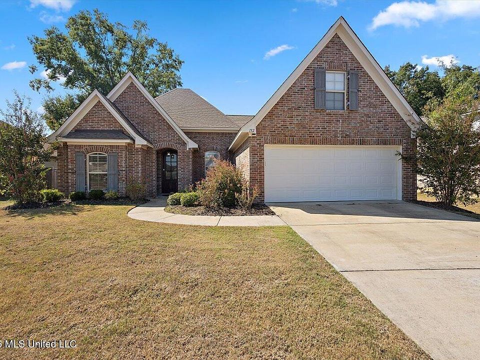 1st image of 152 Sweetbriar Cir