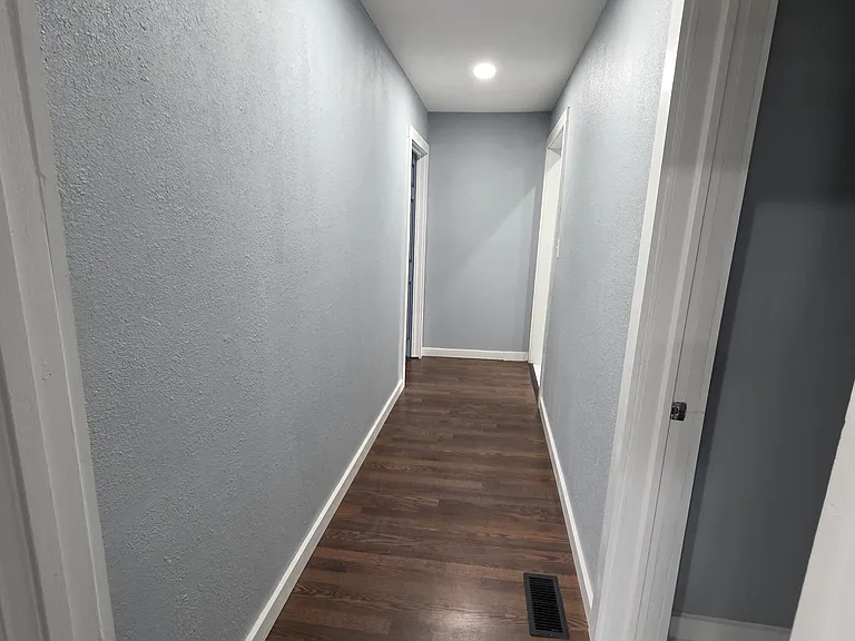 330 E Elm St — Photo 6