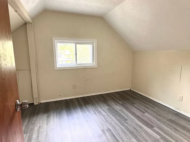 243 Clay Ave — Photo 4