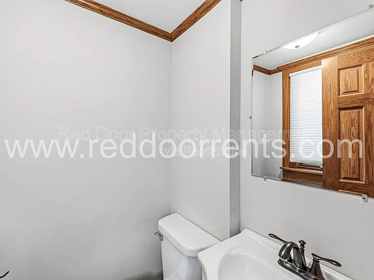 412 N Merrill St — Photo 17