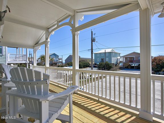 3rd image of 1111 N Shore Dr