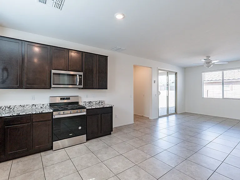 908 W Calle Sucre — Photo 7
