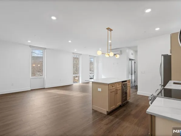 21 Lincoln Park #100, Newark, NJ 07102