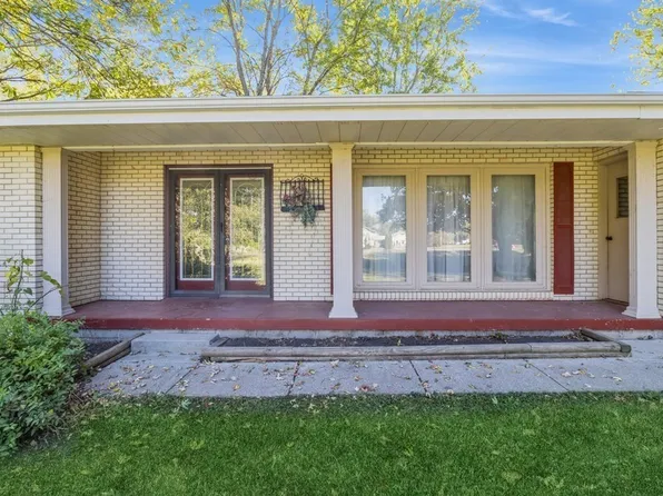 1919 E Army Post Rd, Des Moines, IA 50320