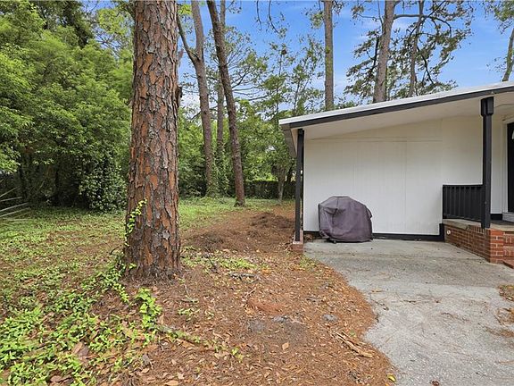 4th image of 2216 Oriole St