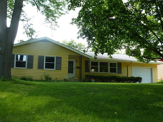 2nd image of 320 Knollwood Dr