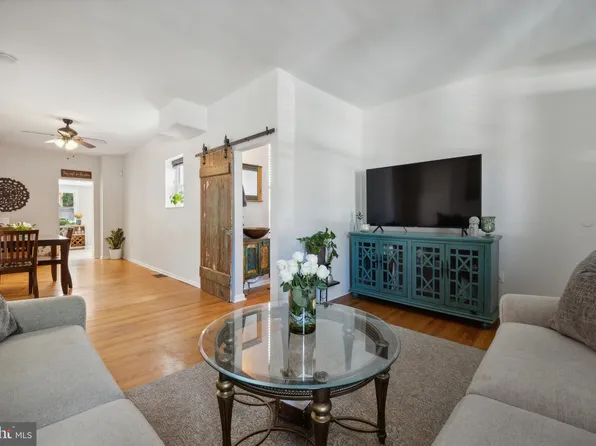 910 New Market St, Philadelphia, PA 19123