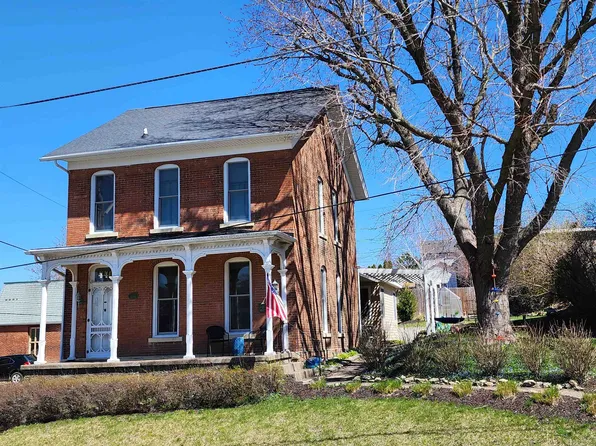 440 Burch St, Dubuque, IA 52001