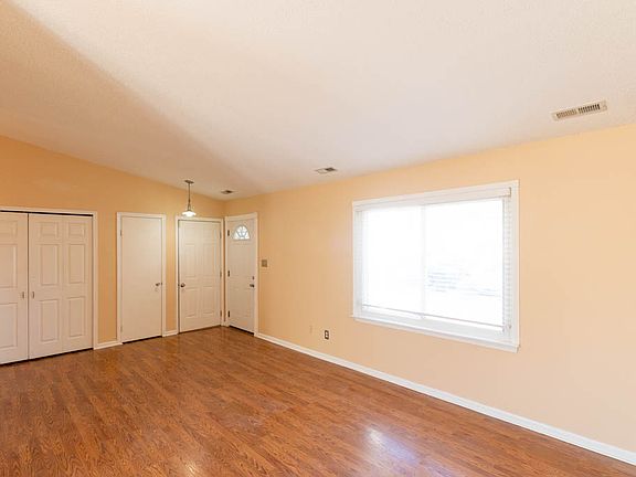 5th image of 1025 Glen Willow Dr