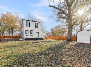 617 N 8th St, Leavenworth, KS 66048