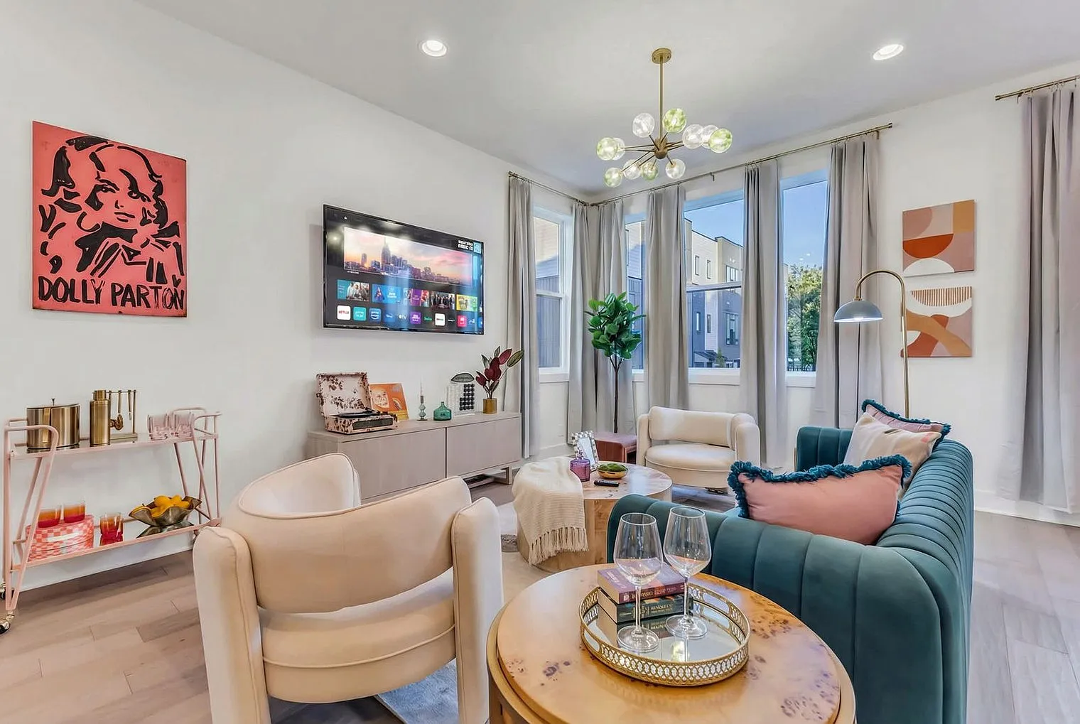 12 bed, 12.0 bath, 5995 sqft, $18,298 — Photo 3