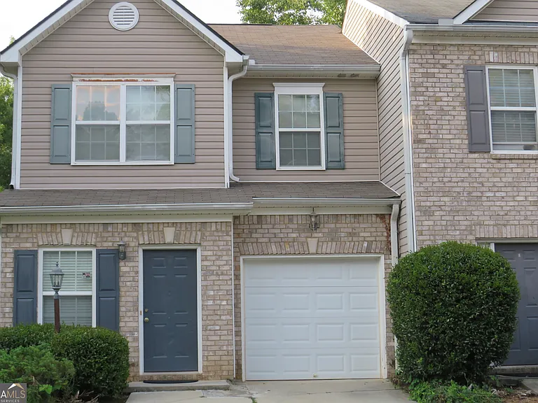 2718 Rocky Ct S — Photo 3