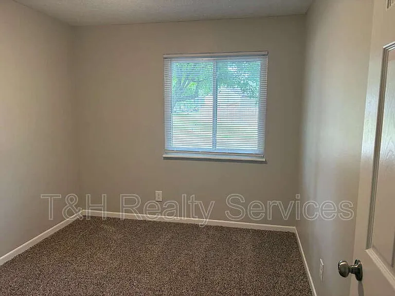 8705 Zephyr Dr — Photo 11