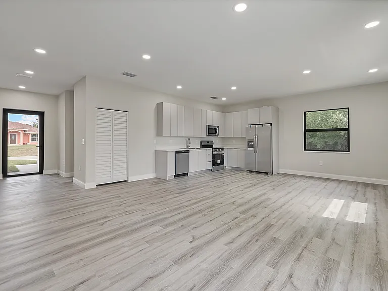 488 Lillon Ave S — Photo 29