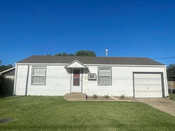 906 Hickory St, Victoria, KS 67671
