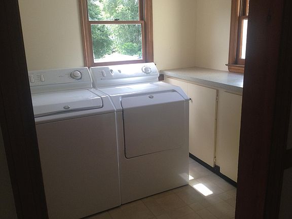 3rd image of 169 Alden Ave Floor 2
