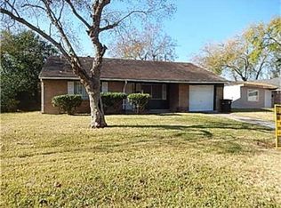 5526 Elm Tree Dr, Houston, TX 77048