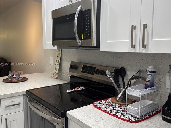 1102 Bahama Bnd APT D2