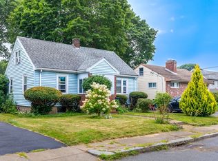 11 Hartlawn Rd, West Roxbury, MA 02132