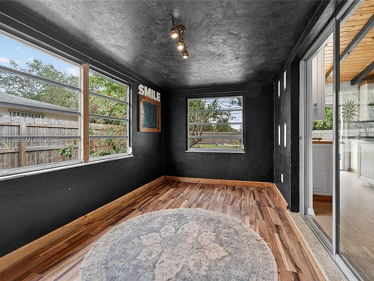 607 Coconut Ave N — Photo 20