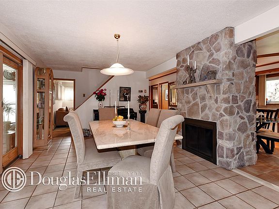5th image of 224 Twin Ln E