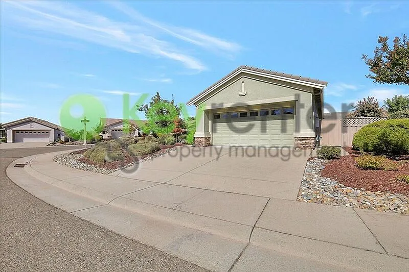 2 bed, 1.5 bath, 1143 sqft, $2,600 — Photo 2