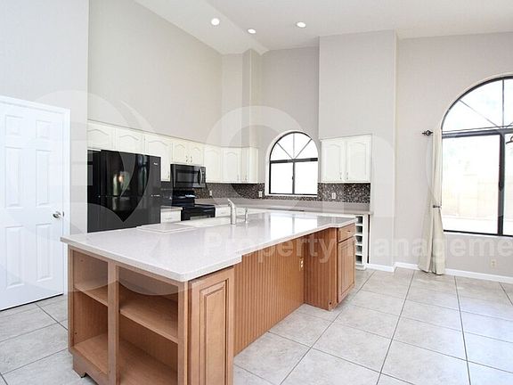 3rd image of 2011 E Lodge Dr