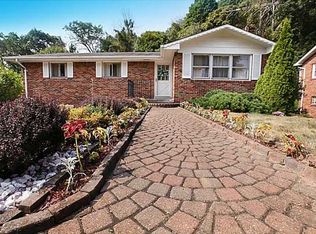 684 Carnival Dr, Pittsburgh, PA