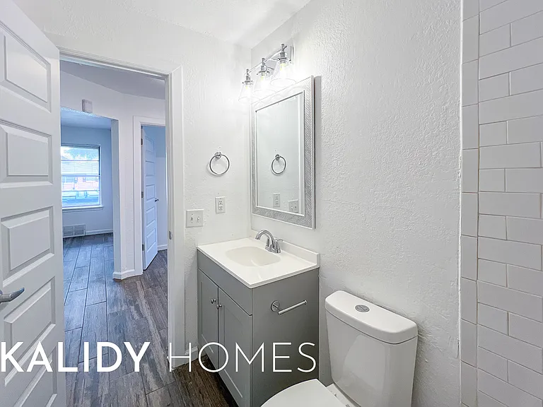 402 W Fairchild Dr — Photo 13
