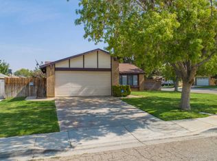 45002 8th St E, Lancaster, CA 93535