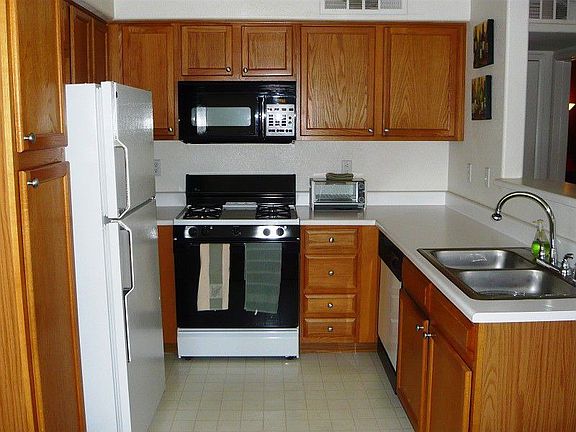 4th image of 3038 Casey Dr Unit 101