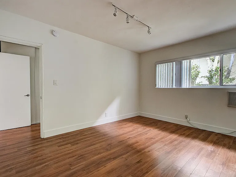 1800 Prosser Ave #9 — Photo 13