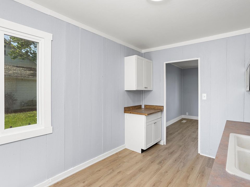 1st image of 136 Fairlawn Ave