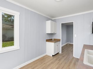 136 Fairlawn Ave, Elyria, OH 44035