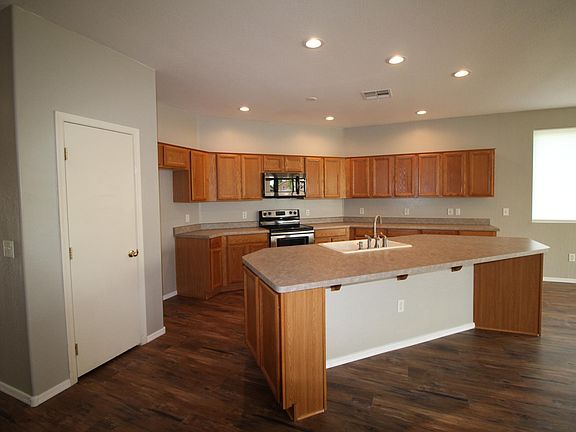 4th image of 3891 E Esplanade Ave