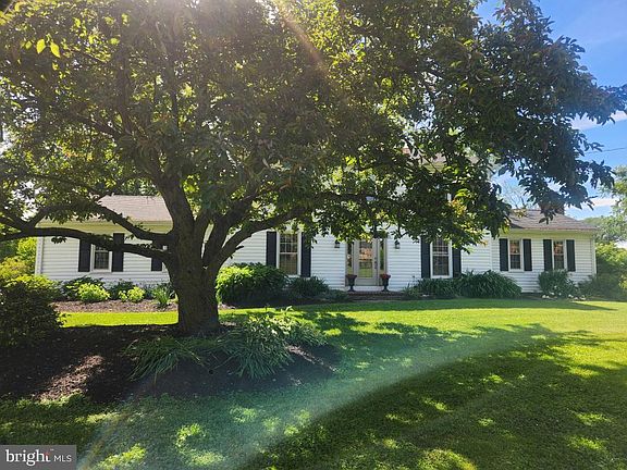 3rd image of 2132 Lyndell Dr
