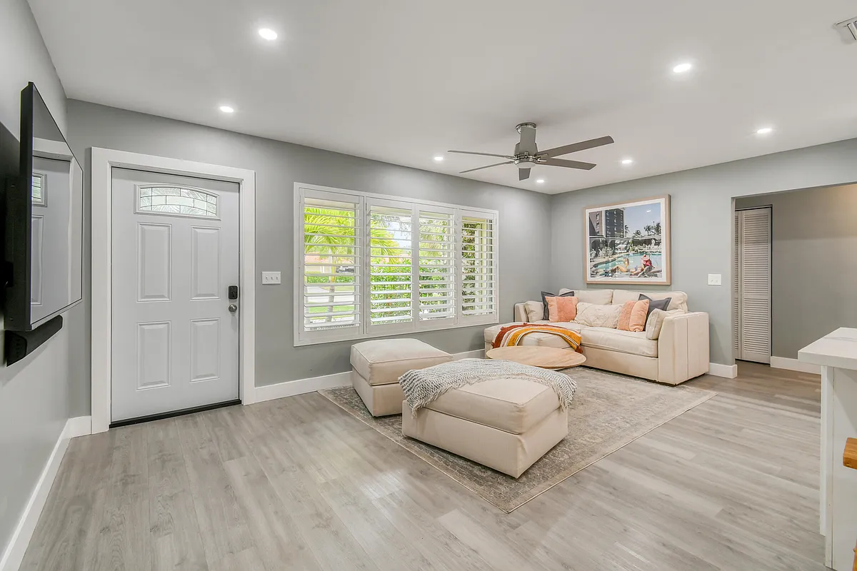 Building Photo - 400 Tequesta Dr
