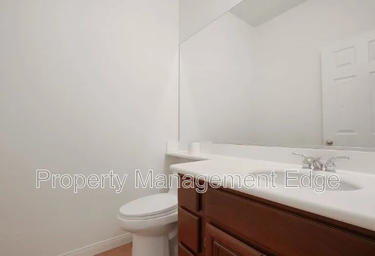 23536 Silverwood St — Photo 9