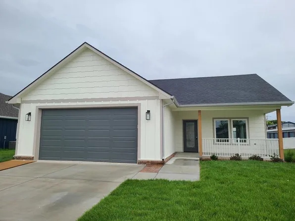 425 N Dala Dr, Lindsborg, KS 67456