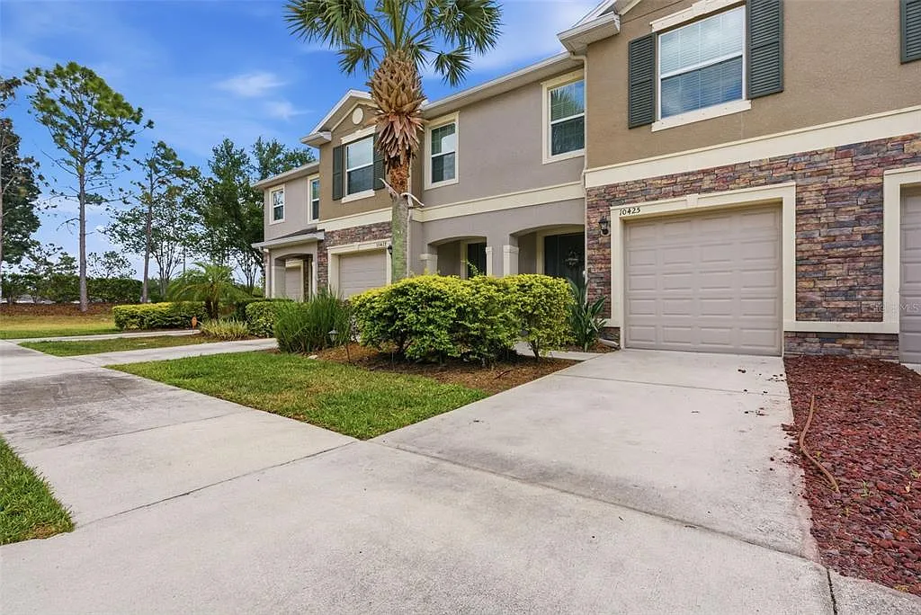 Photo 2 of 30 - 10425 Red Carpet Ct - Riverview, FL Building Photo - 10425 Red Carpet Ct
