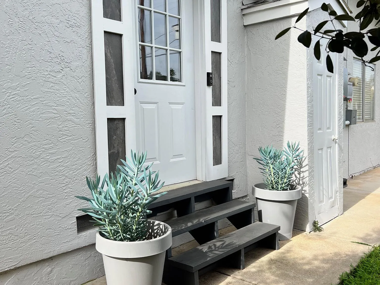 481 Eldorado Dr — Photo 2