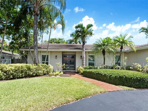 2011 NE 211th St, Miami, FL 33179