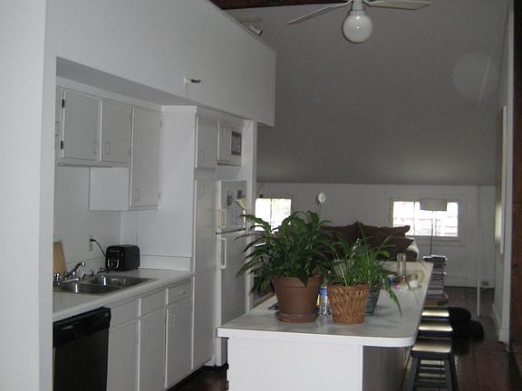 5th image of 616 Julia St #4