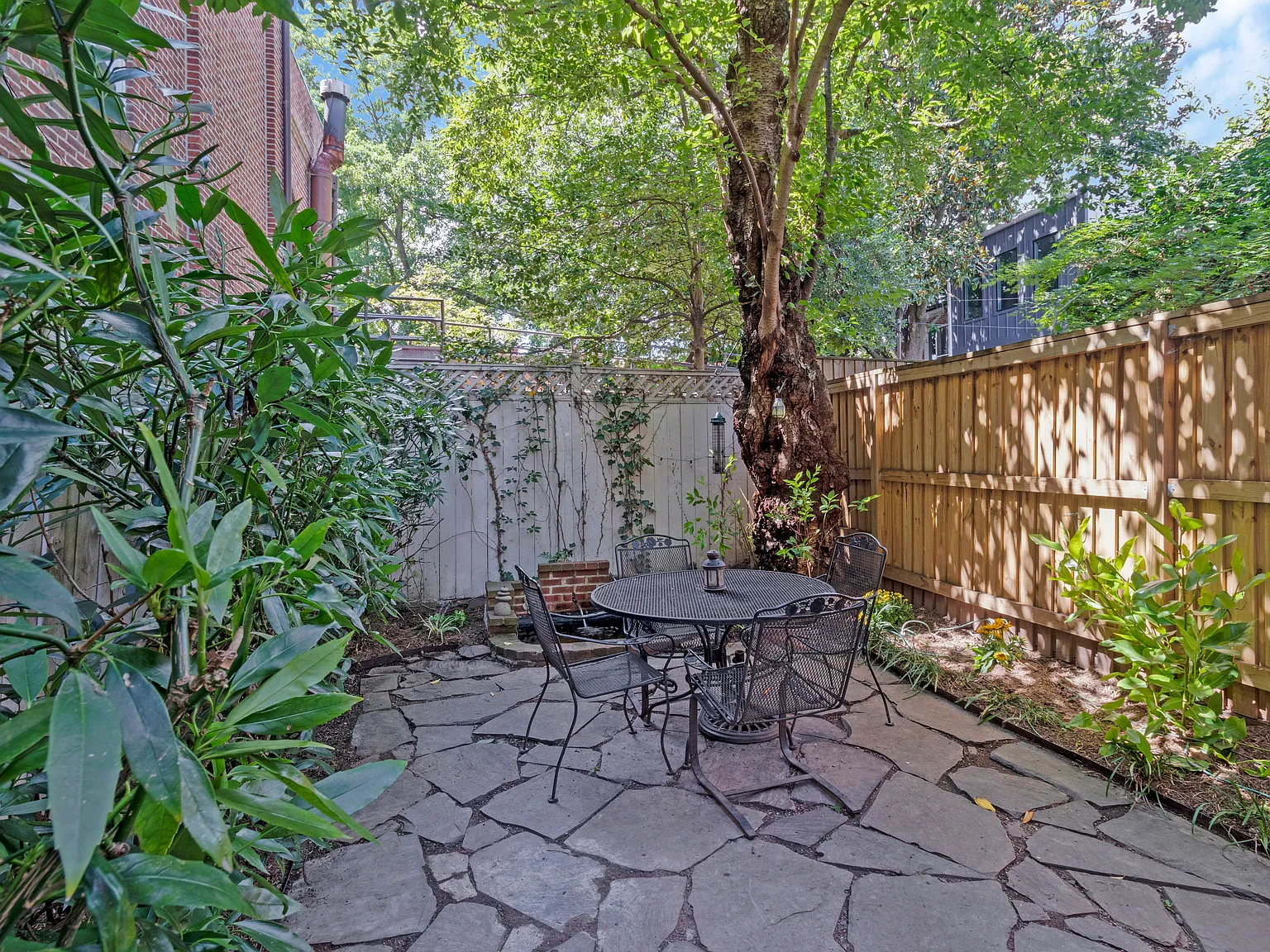 2 bed, 1000 sqft, $5,000 — Photo 4