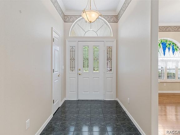 5th image of 410 E Knightsbridge Pl