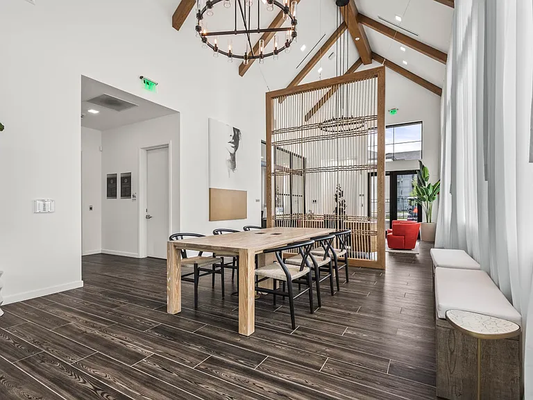 Azalea Luxury Apartments — Photo 35