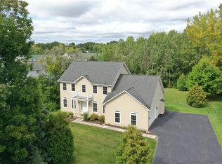 3701 Whispering Woods Ln, Baldwinsville, NY 13027