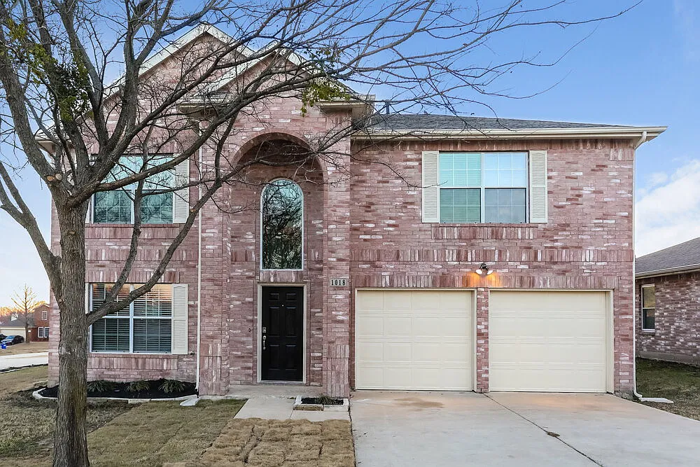 4 bed, 2.5 bath, 2386 sqft, $2,315 — Photo 1