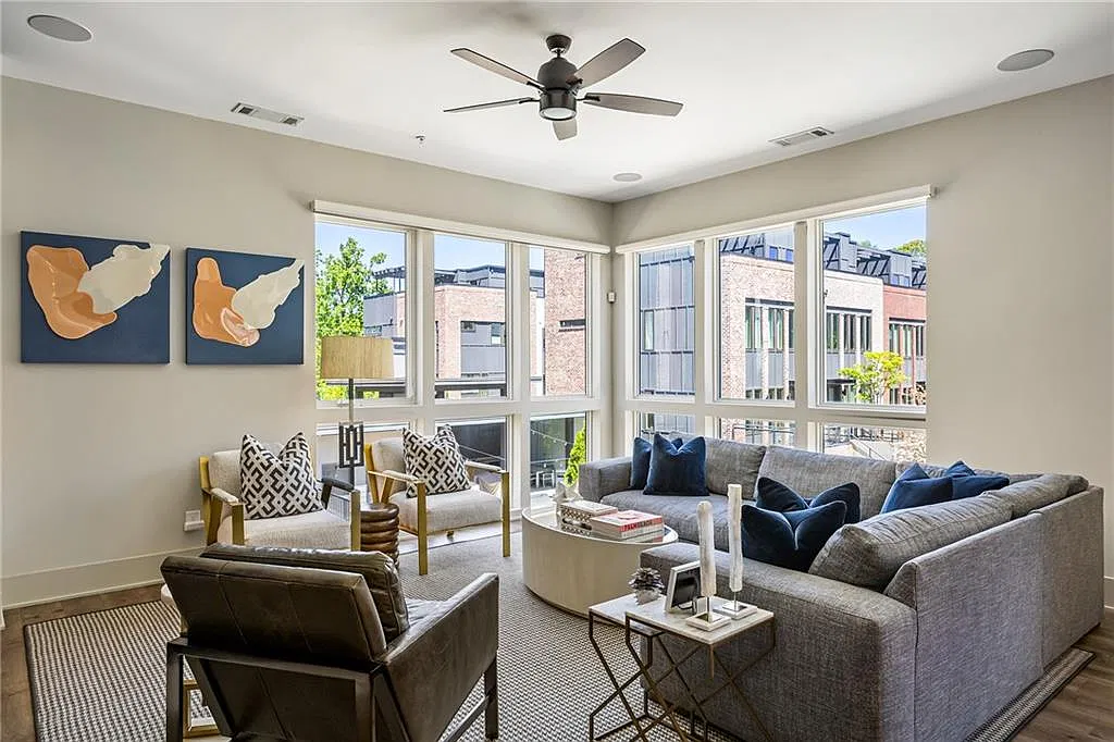 3 bed, 3.5 bath, 2374 sqft, $4,600 — Photo 4