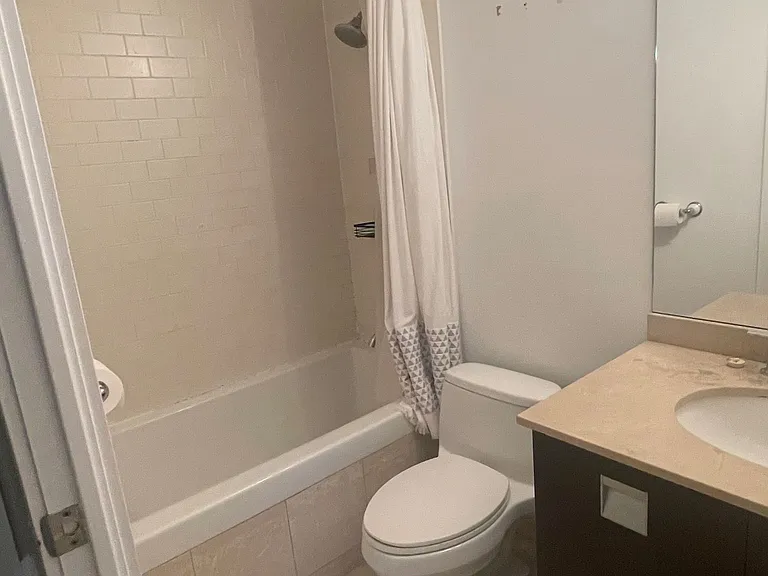 33 Charles St E #1512 — Photo 2